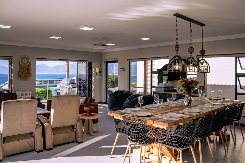 An ocean-view family house on the Whale Coast, De Kelders, Western Cape, South Africa, photo 3 of 10