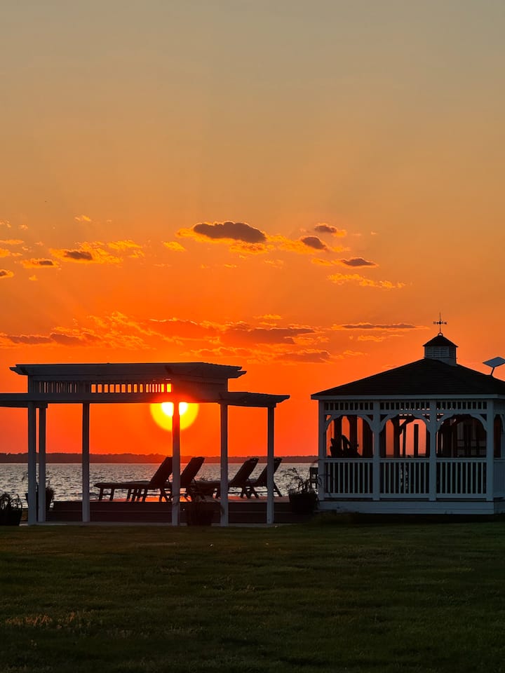 Waterfront Blueberry Farm MiniResort Sunsets Farm stays for Rent