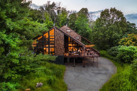 Mountain View Retreat w/ Hot Tub, Theater, and Gym