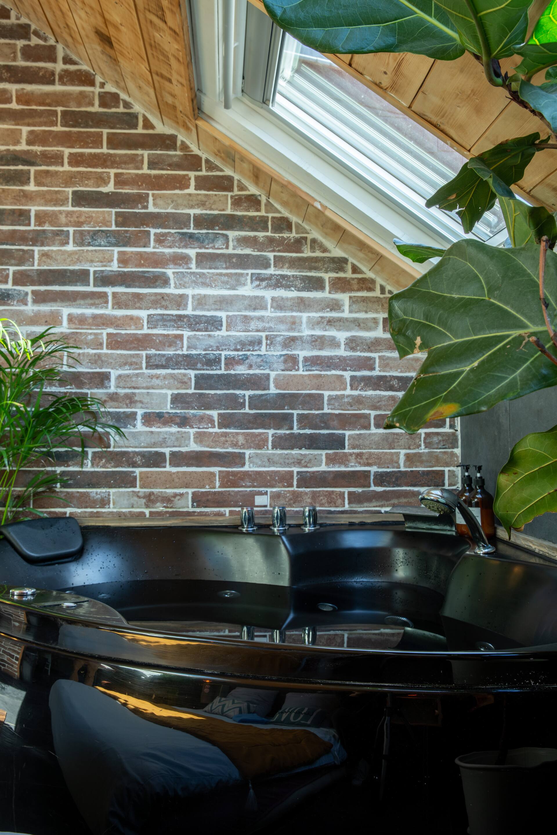 La Cachette under the rooftops, whirlpool, parking, air conditioning