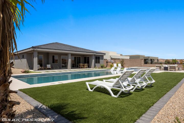 Mountains and Saltwater Pool gallery image 3