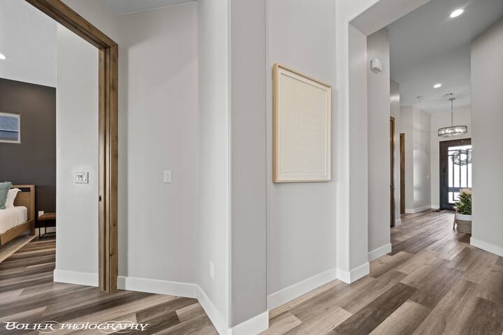 Mountains and Saltwater Pool gallery image 5