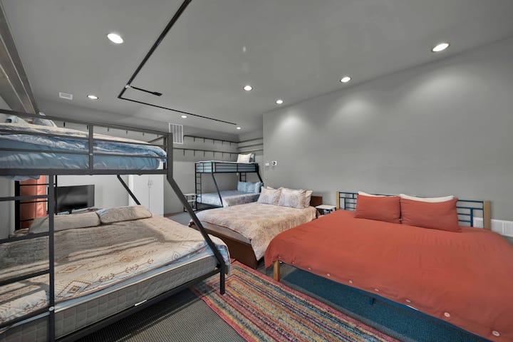 Nous visons à offrir une vue globale sur cette chambre, régulièrement saluée comme l'une des préférées des invités pour son confort et son charme.