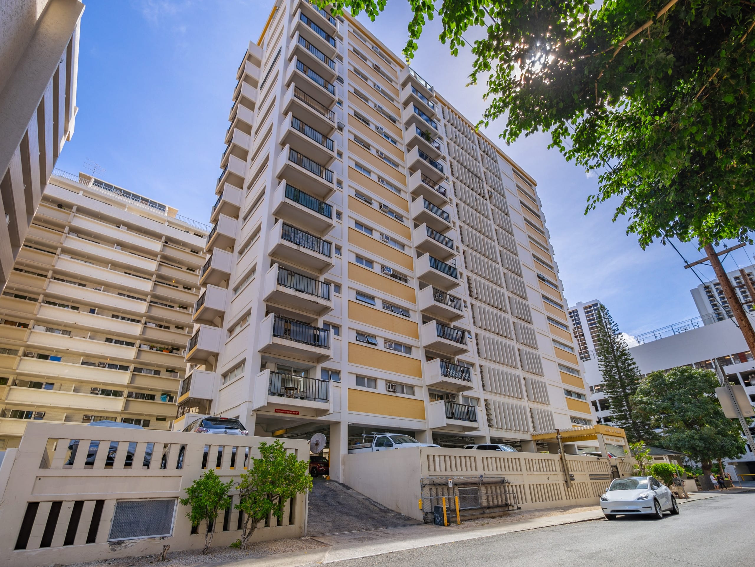 Condo in Honolulu · ★4.9 · 3 bedrooms · 4 beds · 2 private baths - Image 41