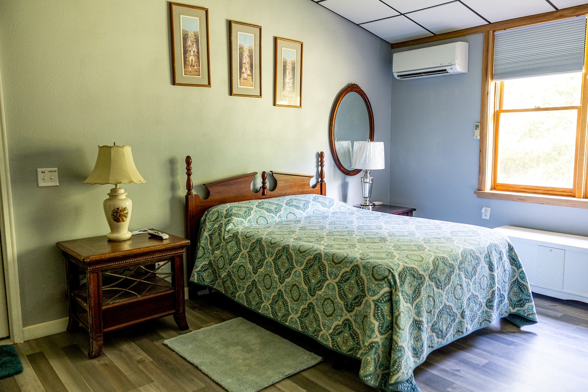 Unique Renovated Chicken Coop Spacious Whole Home - Barns for Rent in  Homer, Georgia, United States - Airbnb