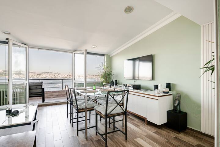 Deluxe Duplex in city center/210°Bosphorus viewed gallery image 3