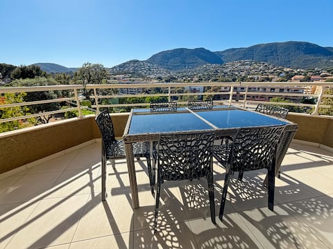 Top Airbnb: Le Nereïde-T2 air-conditioned, beautiful terrace, garage à Cavalaire Sur Mer