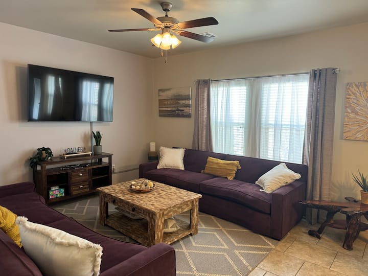 Beautiful Mountain Views 4 Br 3 Bath House. - Las Cruces, NM