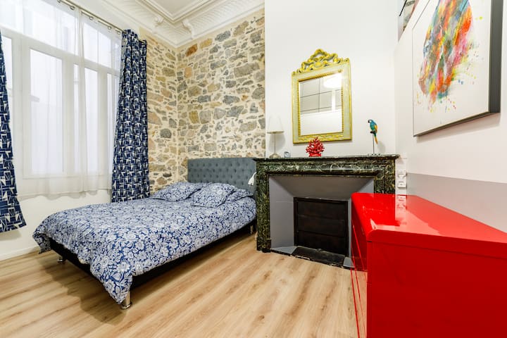 chumba tulivu sana kinachoelekea uani 