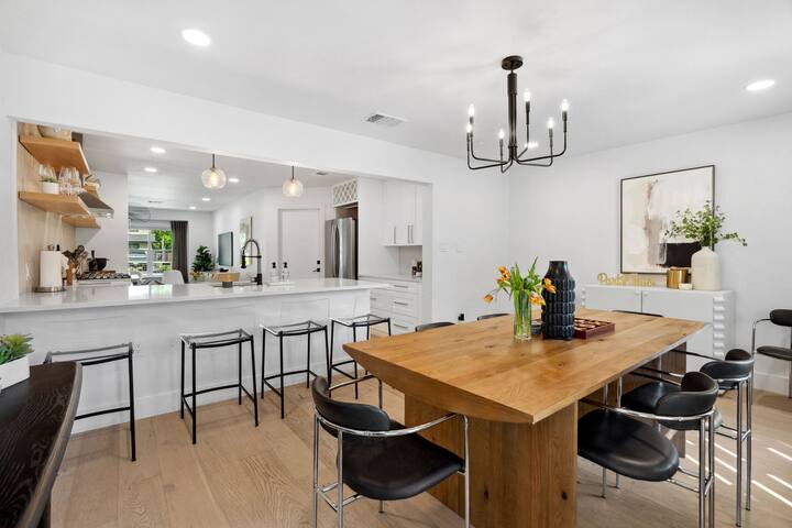 SoLux in SoCo | 4 King Suites +Wellness Room gallery image 5