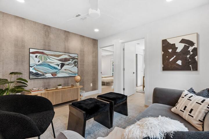 SoLux in SoCo | 4 King Suites +Wellness Room gallery image 4