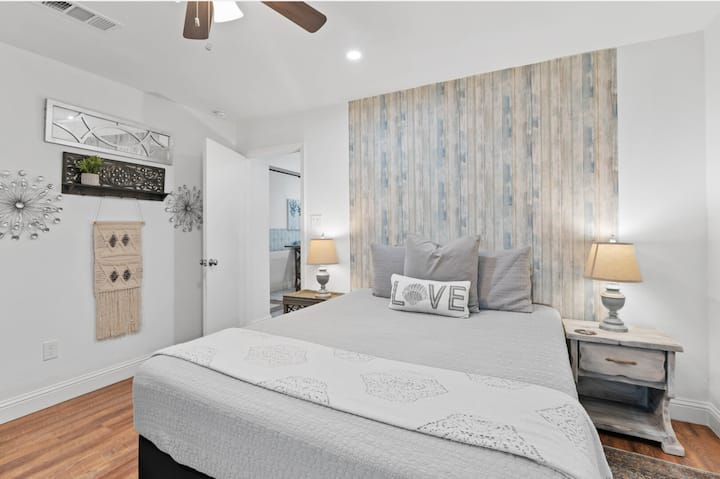 Главна спална соба со сопствен апартман и дополнителен футон за едно лице! Еве за да ви се ДОПАДНЕ тоа што ви е пријатно