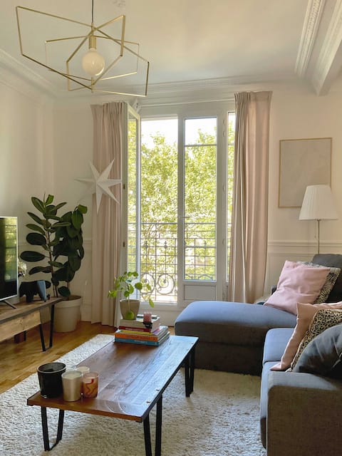 Top Airbnb: Cozy & bright apartment 10 minutes from Paris in Asnières Sur Seine