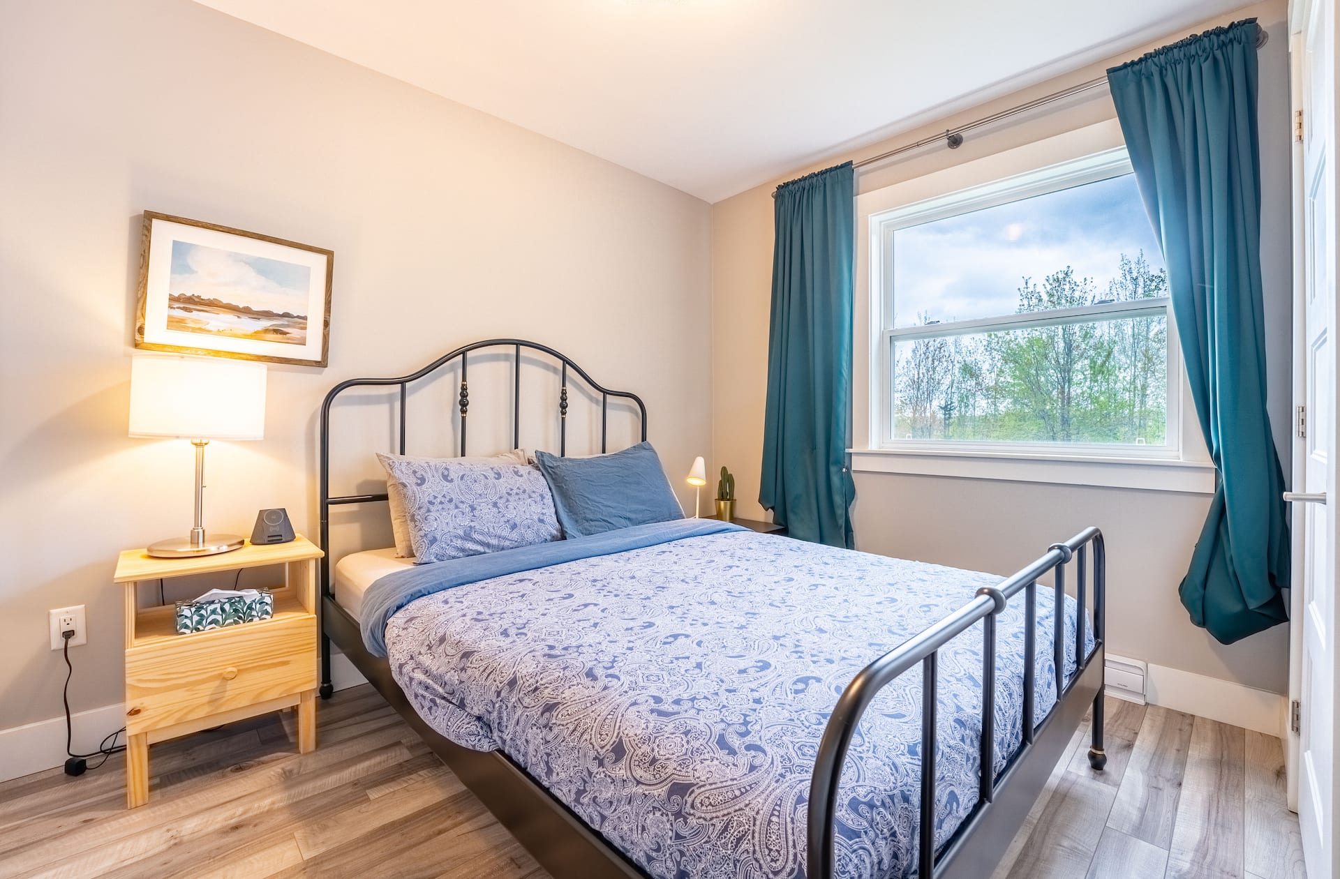YHZ Cheerful Private Unit 10 min to Airport — photo 3