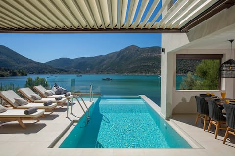 Villa Neaera - Seafront, Pontoon, Heated Pool
