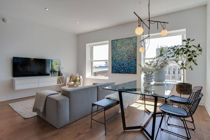 Modern In Historic Old Montreal With Parking gallery image 2