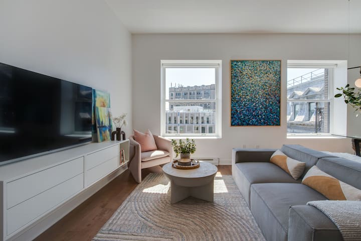 Modern In Historic Old Montreal With Parking