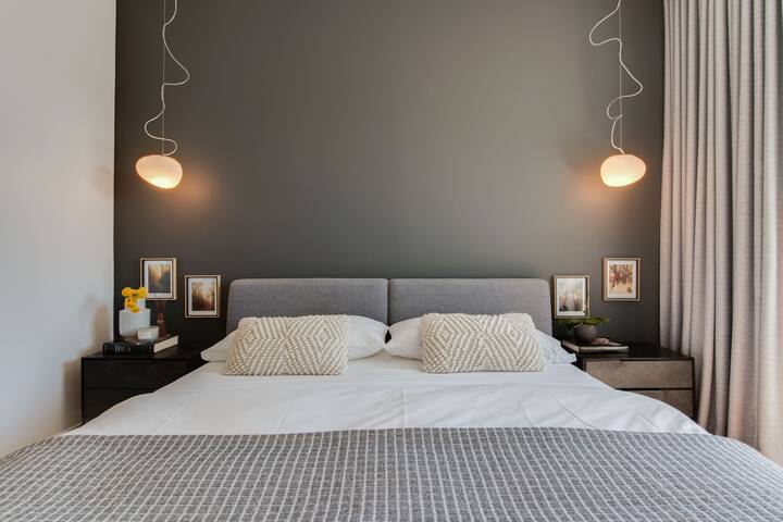 Modern In Historic Old Montreal With Parking gallery image 3