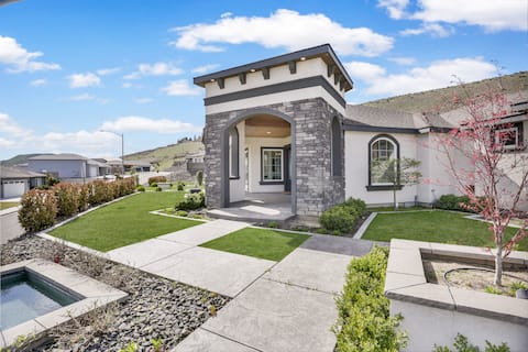 Private 3BR Luxury Villa BEST Stay in Tri-Cities