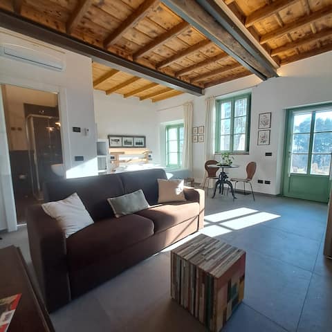 Popular Airbnb listing: Cascina Ronco dei Lari - Il NIDO - Lake Maggiore in Varese