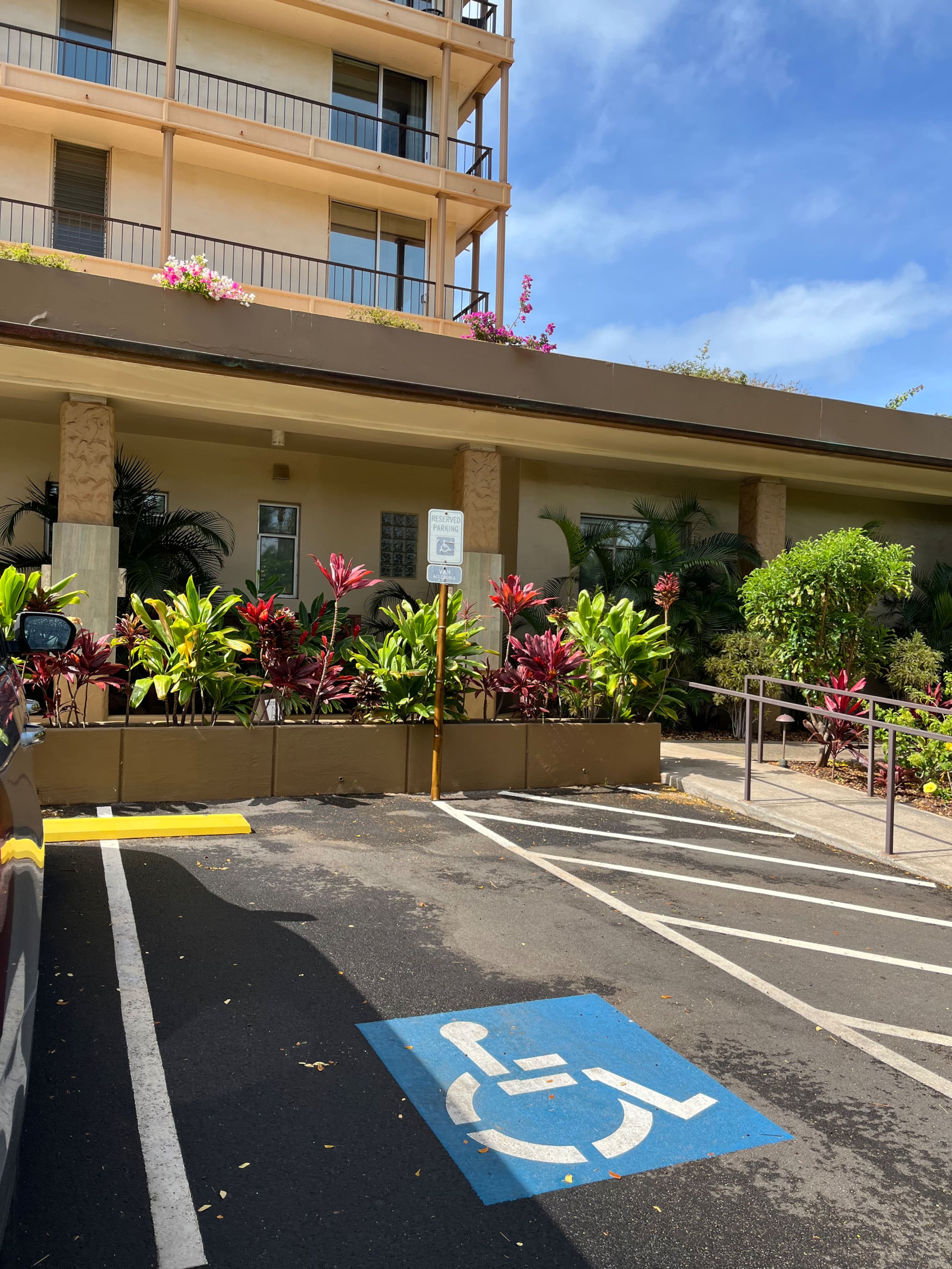 Resort in Lahaina · ★5.0 · 1 bedroom · 2 beds · 1 private bath - Image 1