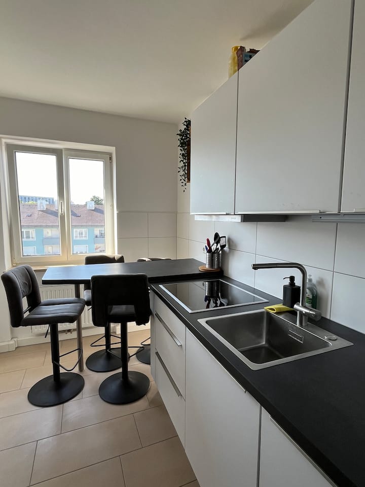 Spacious Two Room Flat With Balcony - Munich