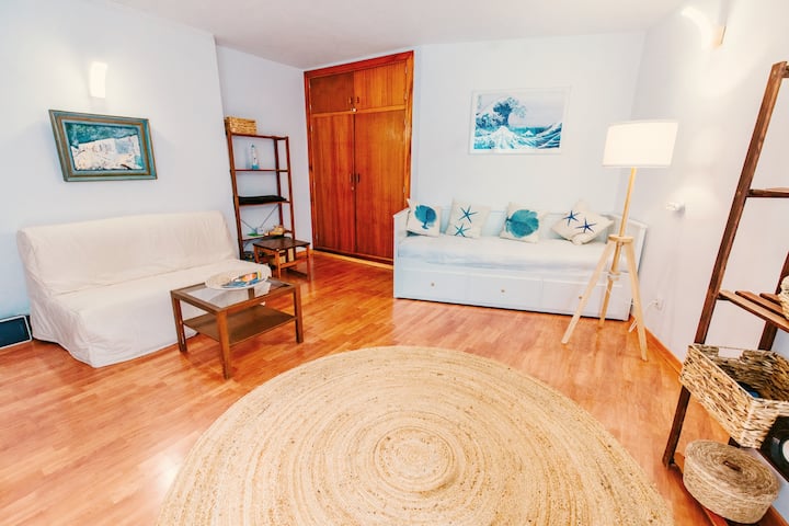The second room has two convertible beds (160x200, 140x200) and a spacious closet. The room also has a number of board games, games, cards, chess, etc., as well as a flatiron, a TV and a radio with a CD.