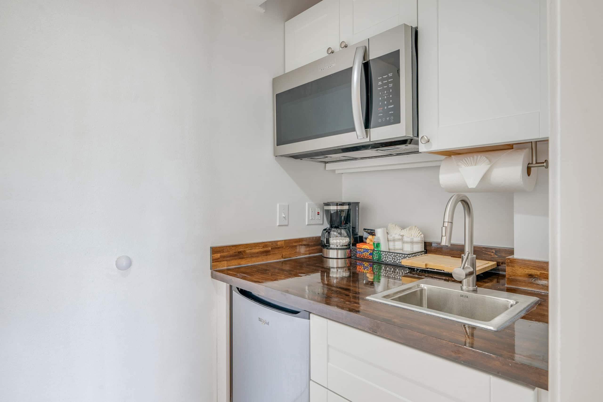 Resort in Lahaina · ★4.92 · Studio · 1 bed · 1 private bath - Image 7
