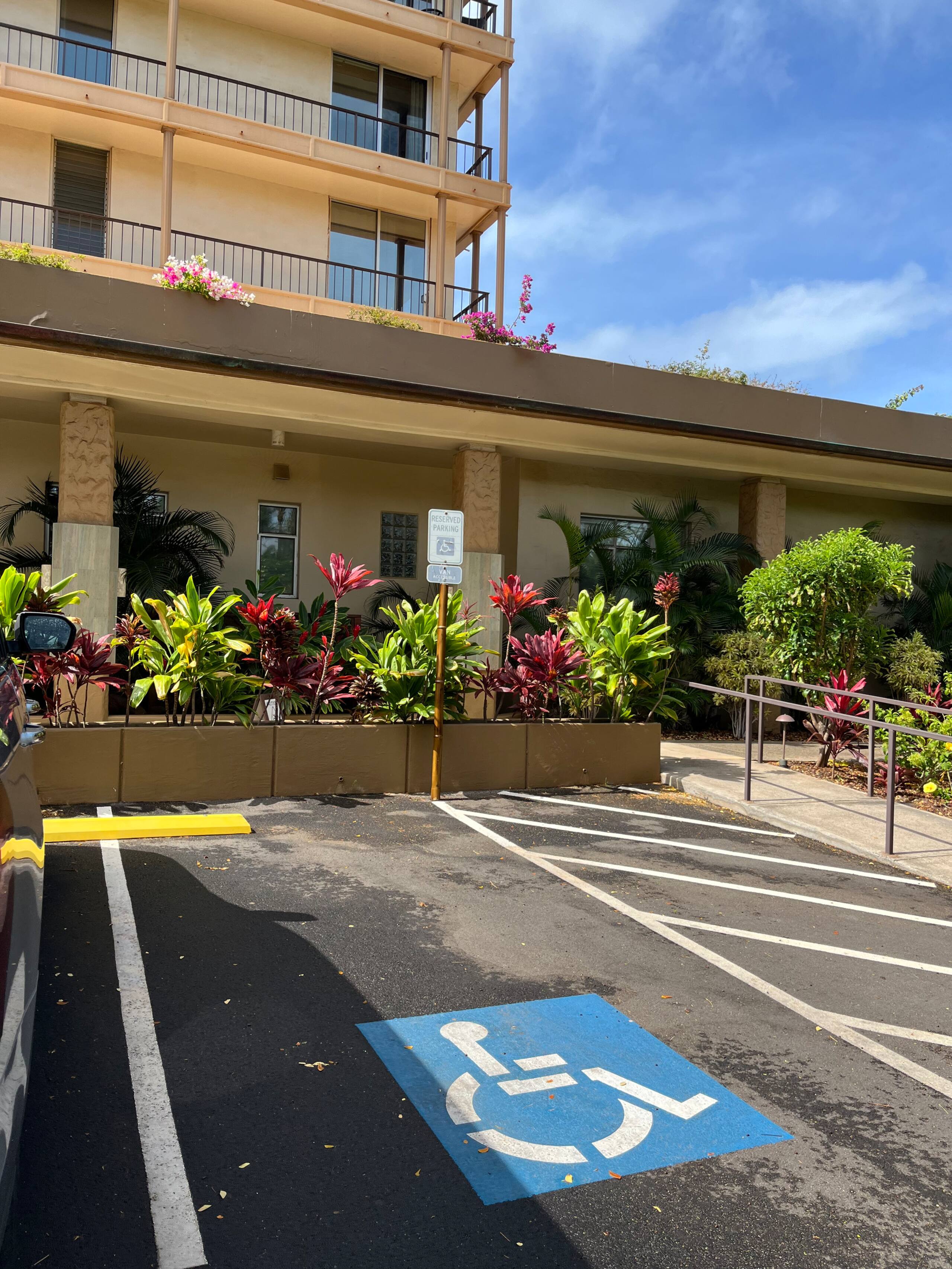 Resort in Lahaina · ★4.92 · Studio · 1 bed · 1 private bath - Image 2