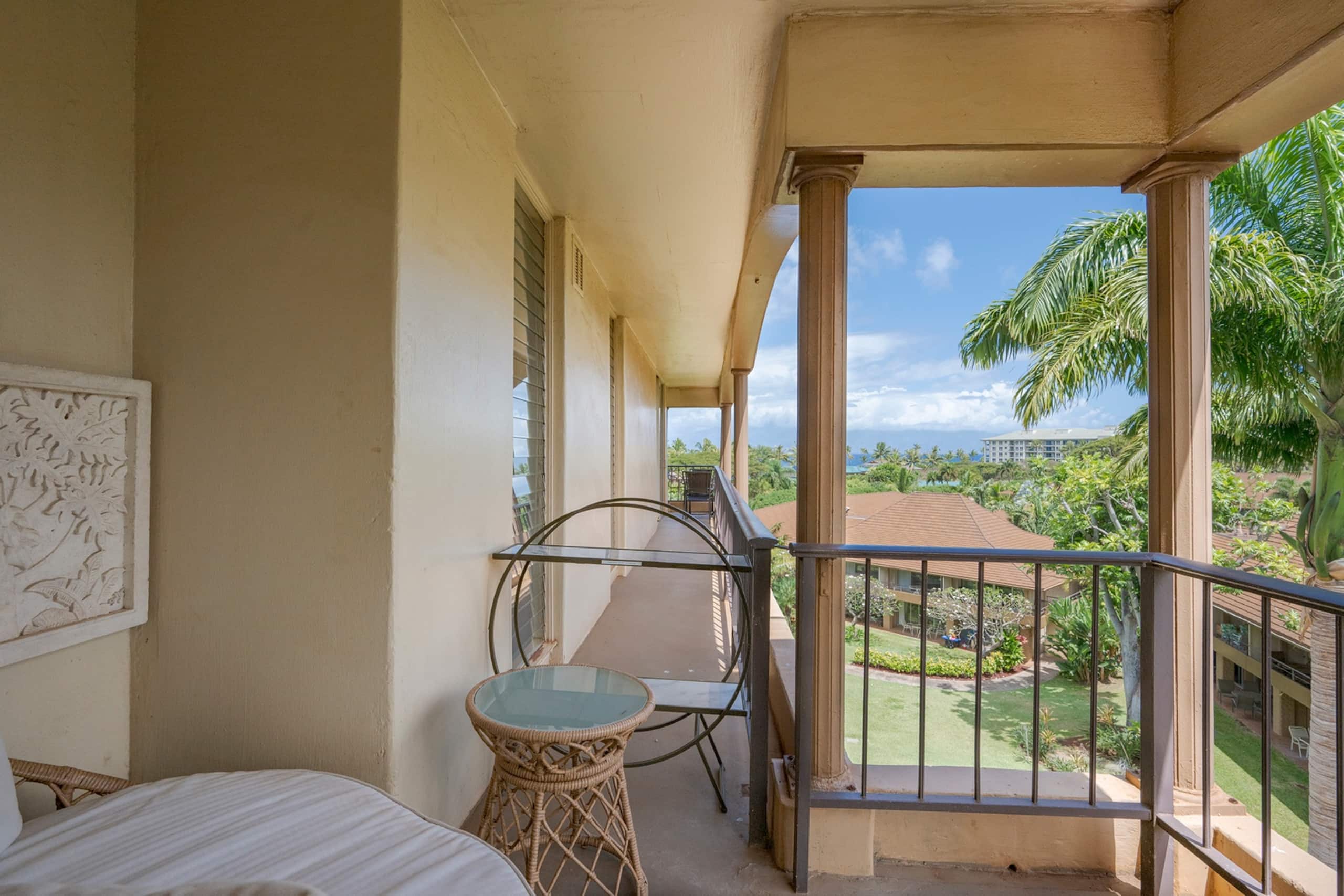 Resort in Lahaina · ★4.92 · Studio · 1 bed · 1 private bath - Image 13