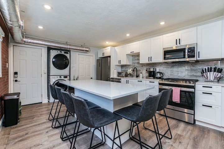 Cozy near Airport and Train