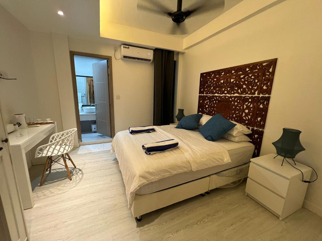 Kategoria e dhomës: Dhomë luksoze "Queen"
Kjo dhomë ndodhet në katin e parë.
Kjo është dhoma jonë standarde dhe mund të akomodojë një krevat shtesë.