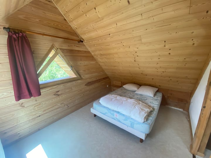 ห้องพักพร้อมเตียงใหญ่ 1 เตียงและเตียงเดี่ยว 1 เตียง