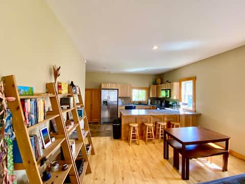 Spacious & Bright 
Apartment in Rangeley