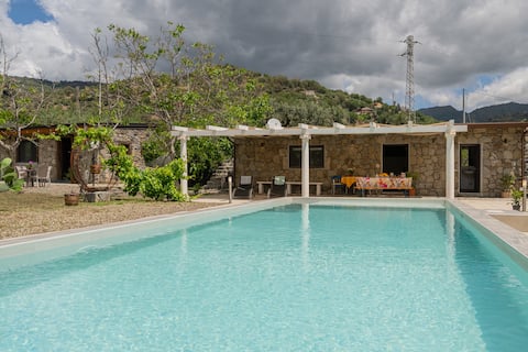 Sicily Stone Cottage with swimming pool