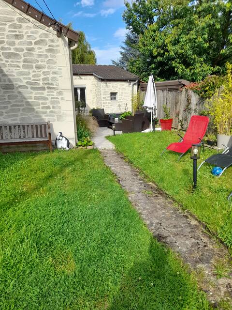 House 15-20 minutes from Paris and CDG airport connection