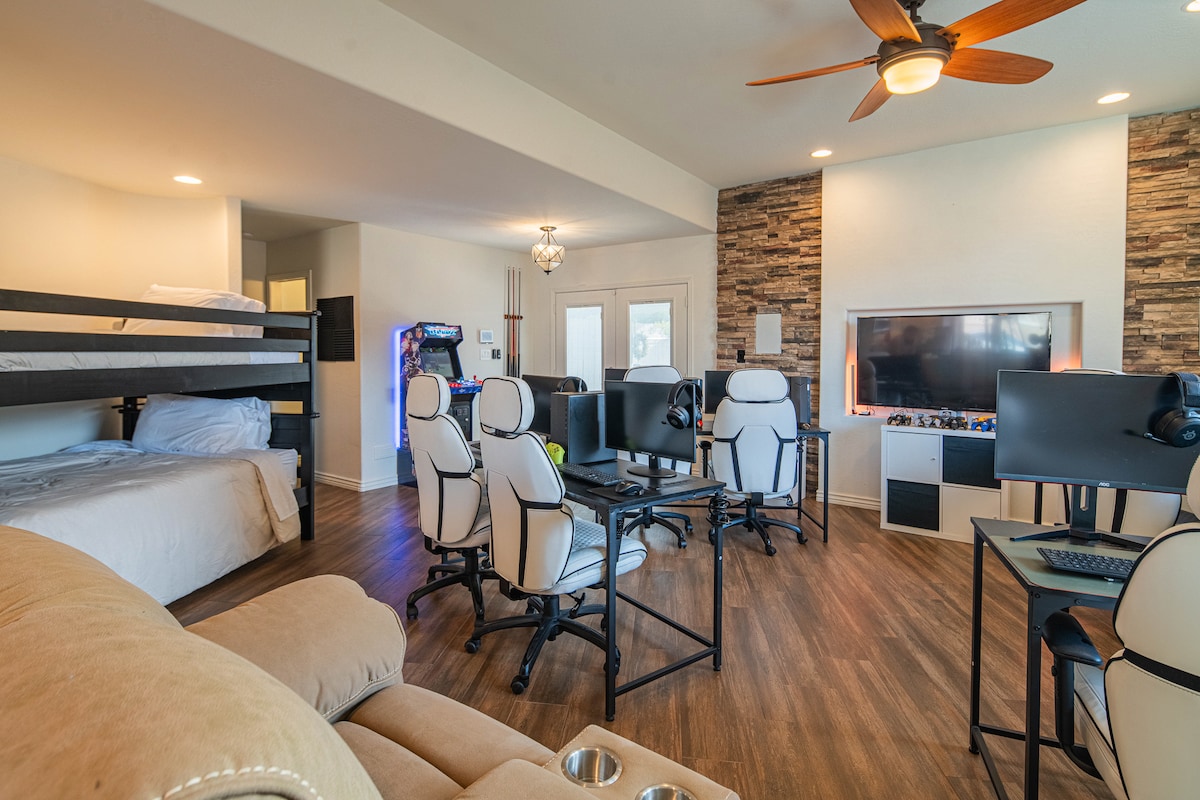 В стаята за гейминг има допълнително двуетажно легло. 