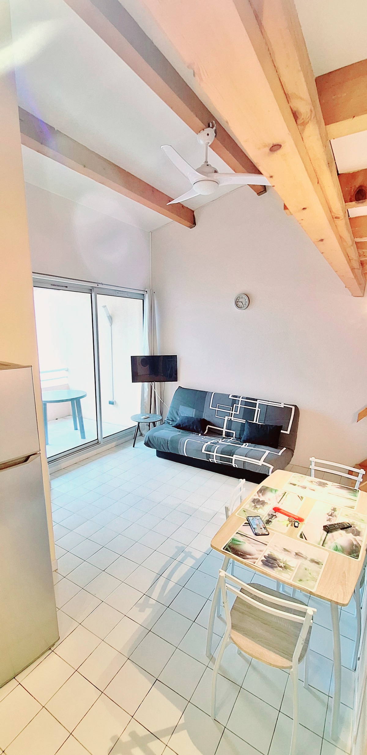 Popular Airbnb listing: 2-bedroom apartment – pool – parking in Agde