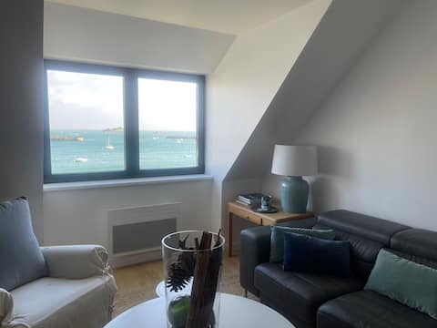Top performing Airbnb: Apartment 3 / Sea view with 2 bedrooms in Roscoff