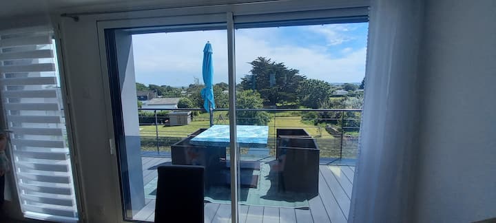 Bel Appartement Avec Terrasse Et Sa Petite Vue Mer - Ploemeur