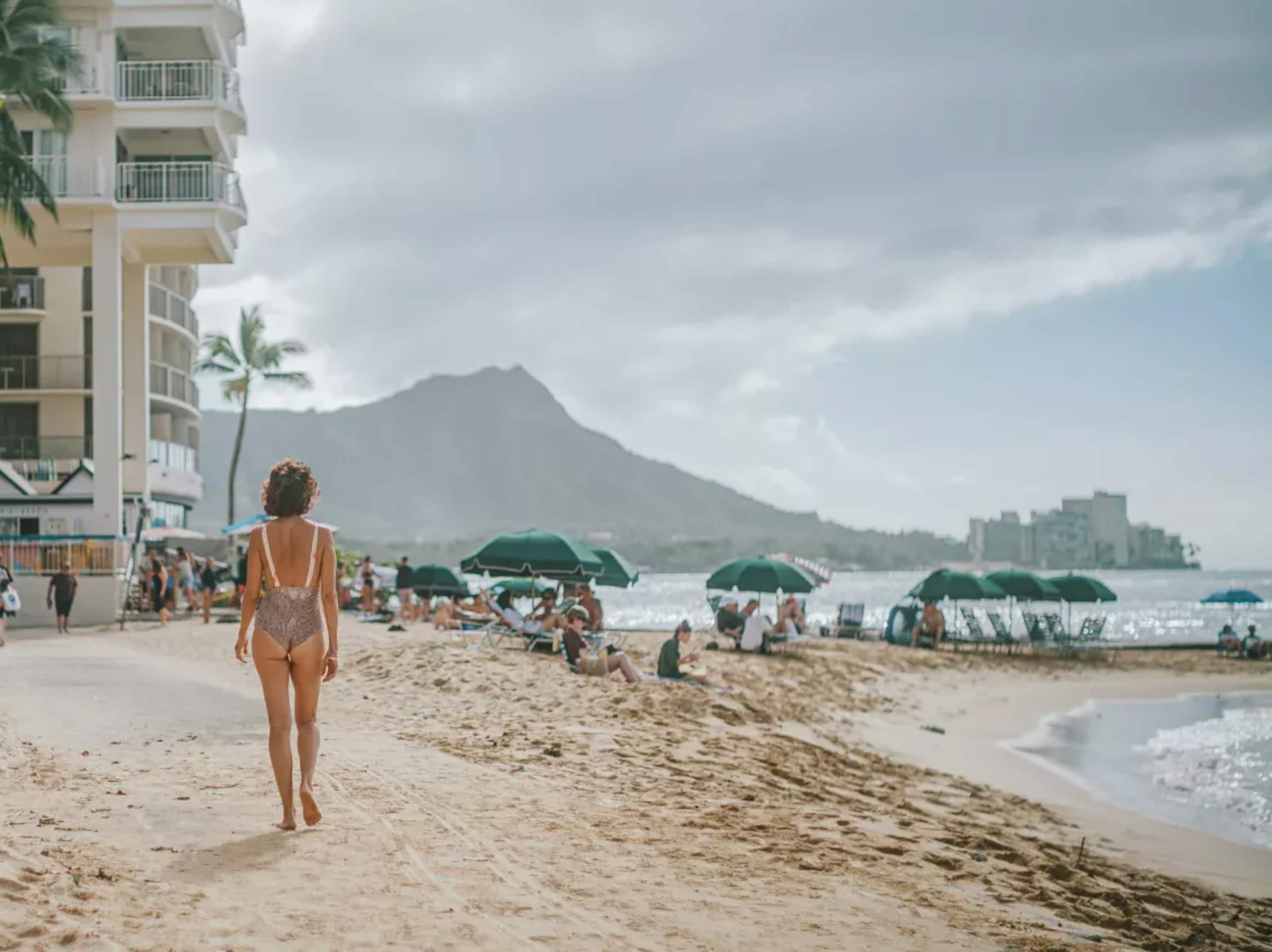Condo in Honolulu · ★4.94 · Studio · 1 bed · 1 private bath - Image 40