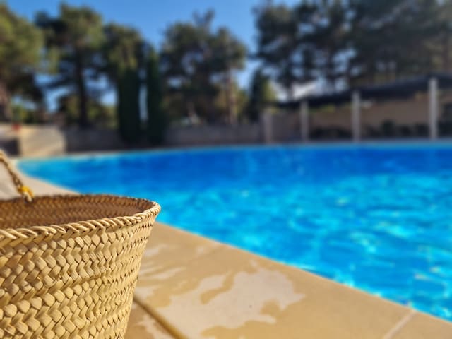 Entire home with 2 bedrooms in Sigean - Paisible maison à l'ombre des pins