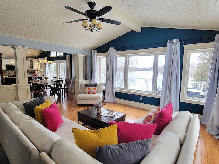 Waterfront 6 Bedroom Cottage Hot Tubs And Fishing - Peterborough