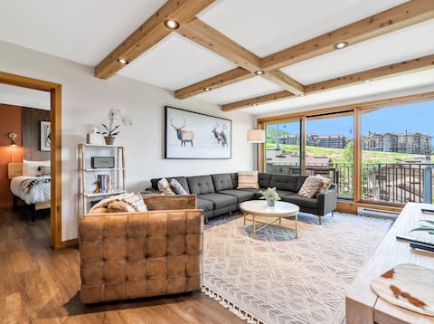 Successful Airbnb property: New! Remodeled ski-in escape. Pool, sauna, hottub+ in Steamboat Springs