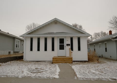 Oahe Oasis (4 Bed, 3 Bath)