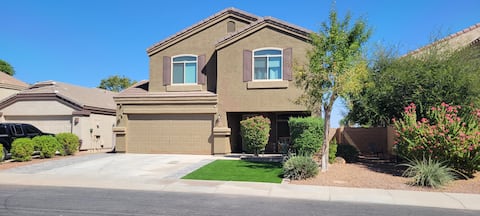 Charming 4 bed / 3 bath house, full amenities