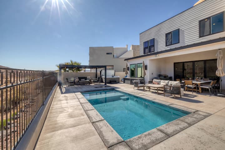 Zion | 6BR Pool, Hot Tub & Game Room | Sleeps 23 - Houses for Rent in ...