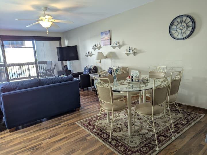 Port Clinton Condo, 2 Bd, 2 Ba, Sleeps 6. - Port Clinton, OH