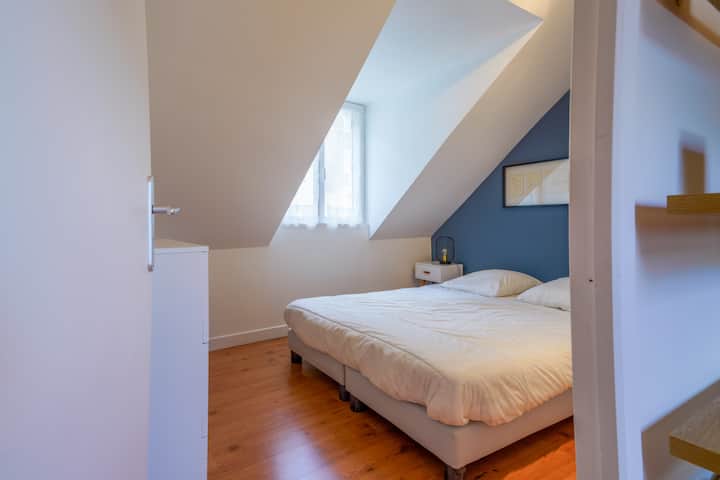 Chambre « Grise » avec lit double.