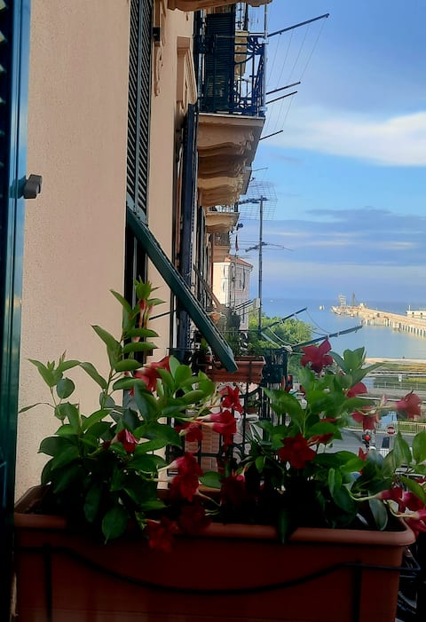 charming, a stone's throw from the sea CITRA009064-LT-0067